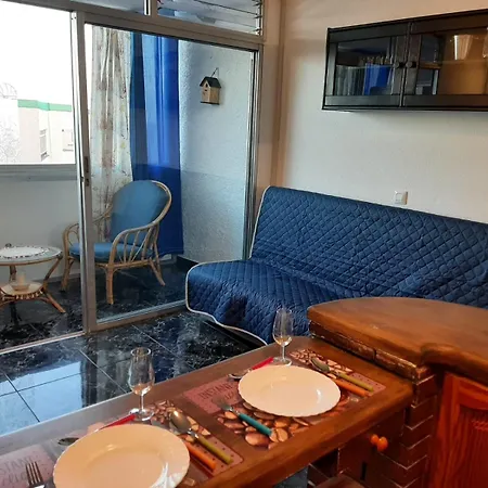 Apartbeach Marina شقة *